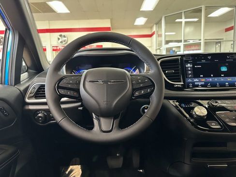 New 2026 Chrysler Pacifica Select w/ S Appearance Package FWD image 15