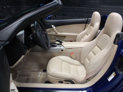 Used 2005 Chevrolet Corvette Convertible w/ Preferred Equipment Group RWD image 43