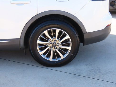 Used 2020 Lincoln Nautilus FWD w/ Equipment Group 101A image 18