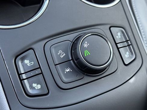 Used 2023 GMC Terrain SLT image 21