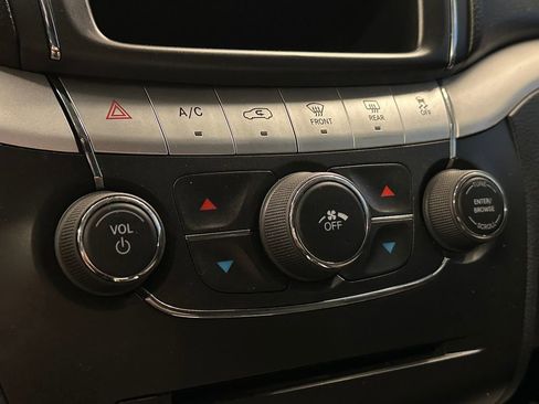 Used 2020 Dodge Journey SE FWD image 15