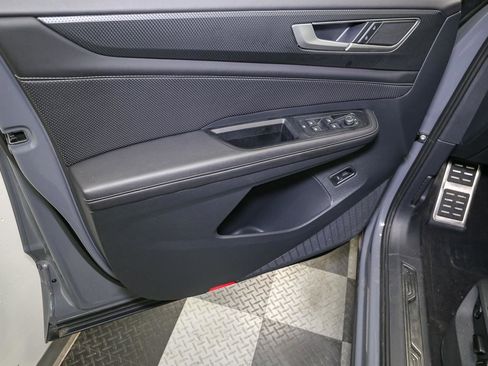 Used 2025 Volkswagen Atlas Cross Sport SEL R-Line image 43