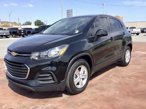 Used 2021 Chevrolet Trax LS w/ Tint and Cruise Package image 1