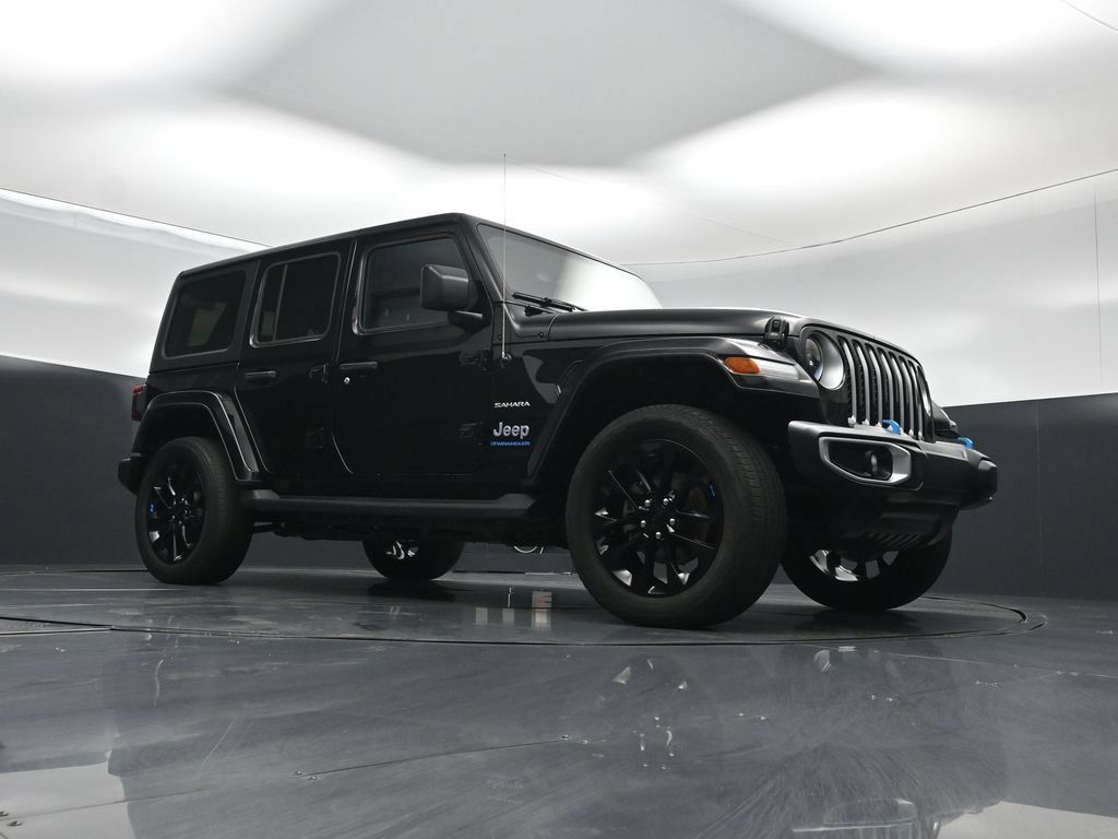 Used 2023 Jeep Wrangler Unlimited Sahara AWD/4WD image 4