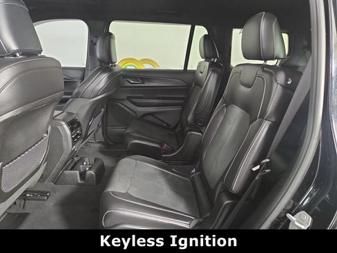 Used 2025 Jeep Grand Cherokee L Altitude AWD/4WD image 13