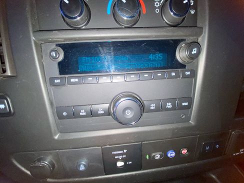 Used 2021 Chevrolet Express 3500 w/ Power Convenience Package image 27