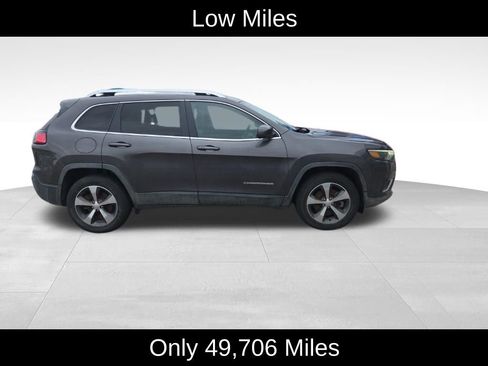 Used 2019 Jeep Cherokee Limited w/ Luxury Group image 2