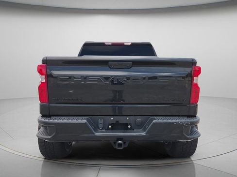 Used 2022 Chevrolet Silverado 1500 Custom Trail Boss w/ LPO, Dark Essentials Package AWD/4WD image 5