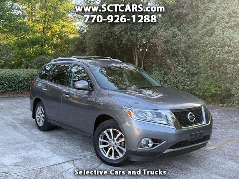 Used 2016 Nissan Pathfinder SV w/ SV Cold Weather Package image 1