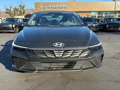 Certified 2024 Hyundai Elantra SEL image 2