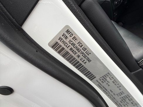 Used 2023 Jeep Grand Cherokee Altitude image 15