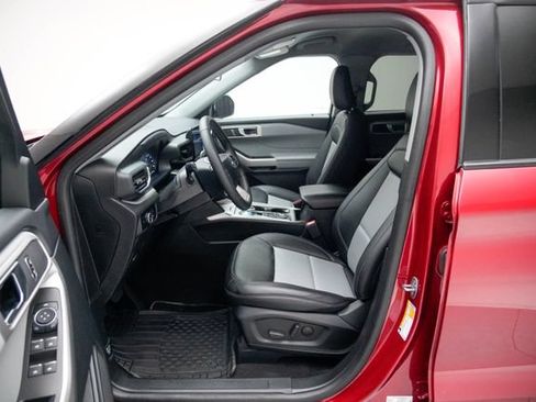 Used 2024 Ford Explorer XLT w/ Equipment Group 202A AWD/4WD image 24