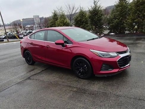 Used 2019 Chevrolet Cruze LT image 3