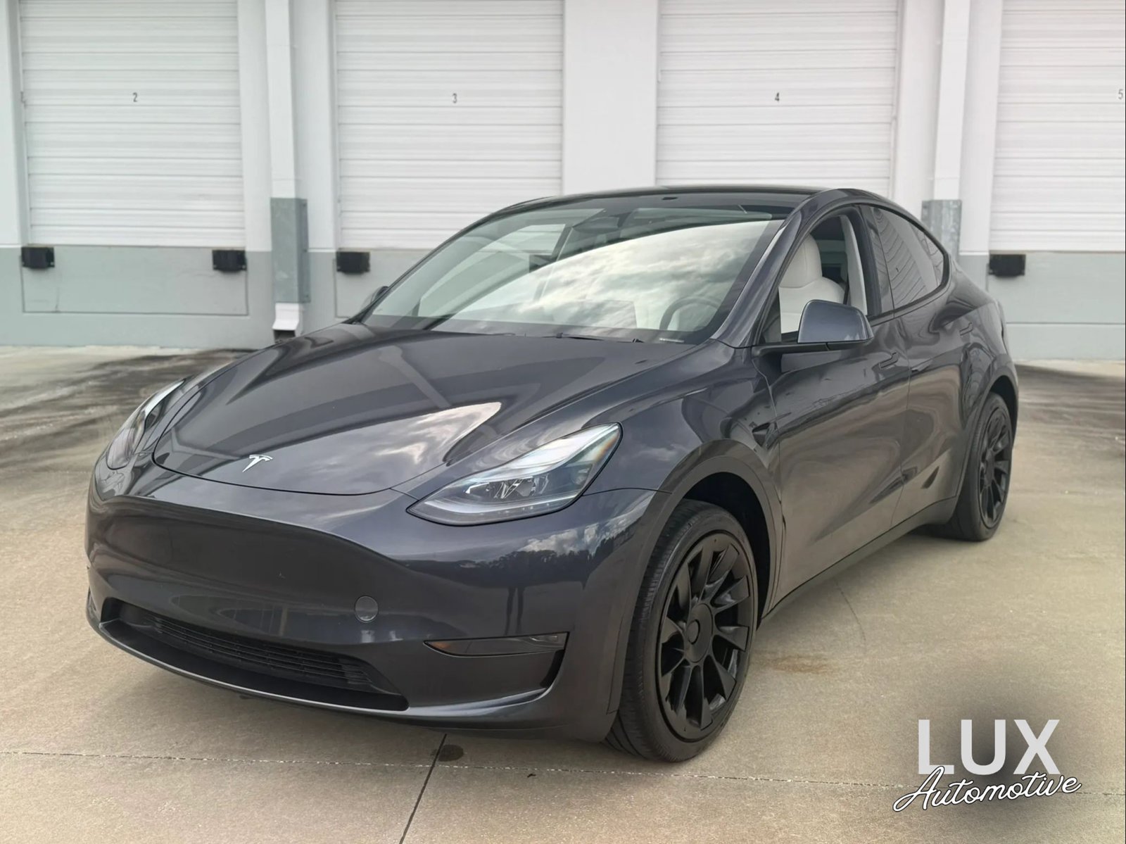 Used 2024 Tesla Model Y Long Range RWD image 1
