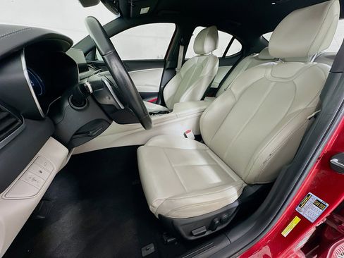 Used 2022 Genesis G70 2.0T image 13