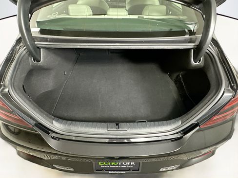 Used 2024 Genesis G70 2.5T RWD image 28