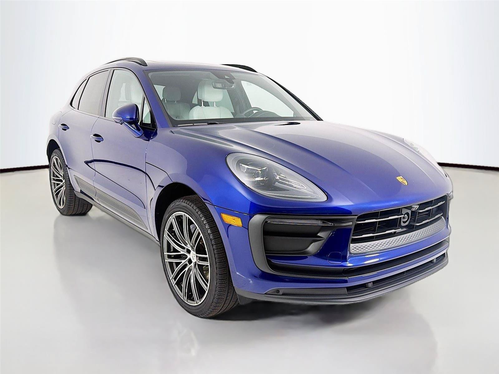 Certified 2026 Porsche Macan AWD/4WD image 31