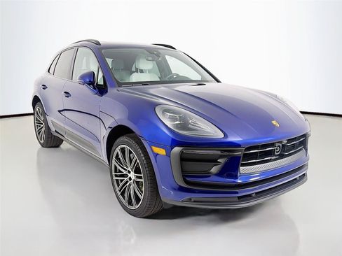 Certified 2026 Porsche Macan AWD/4WD image 31