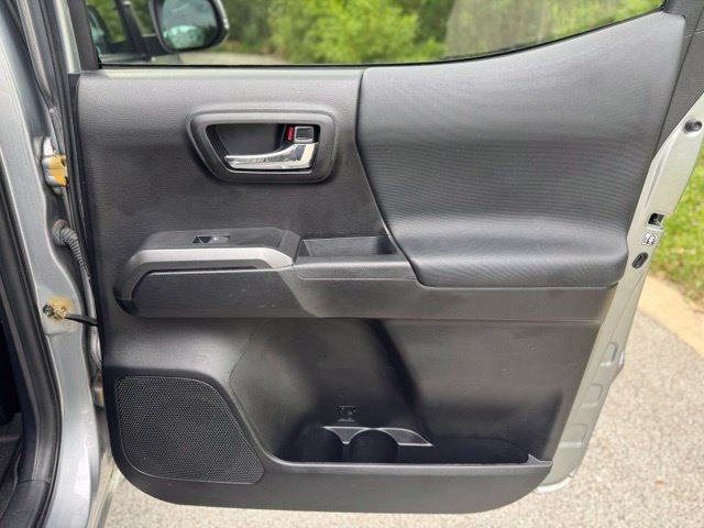 Used 2019 Toyota Tacoma TRD Off-Road AWD/4WD image 15