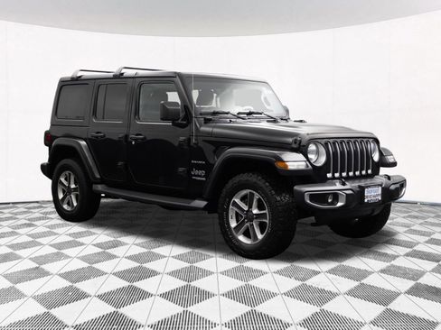 Used 2018 Jeep Wrangler Unlimited Sahara w/ Uconnect 4C Nav & Sound Group image 15