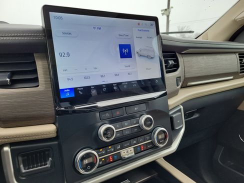 Certified 2024 Ford Expedition Limited image 28