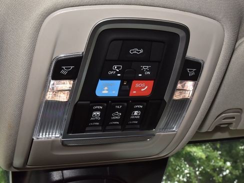 Used 2025 RAM 3500 Longhorn image 32