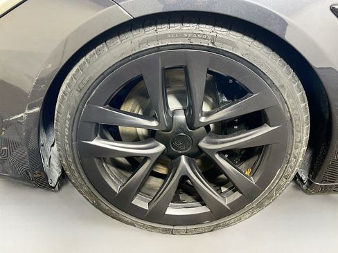 Used 2024 Tesla Model S Base image 13