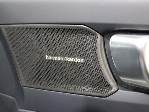 Used 2023 Volvo XC40 B4 Ultimate FWD image 26