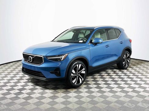 Used 2023 Volvo XC40 B5 Ultimate w/ Protection Package Premier image 3