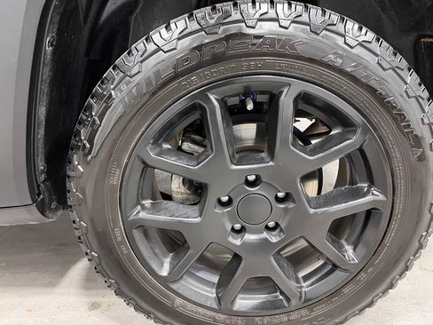 Used 2023 Jeep Renegade Latitude AWD/4WD image 20