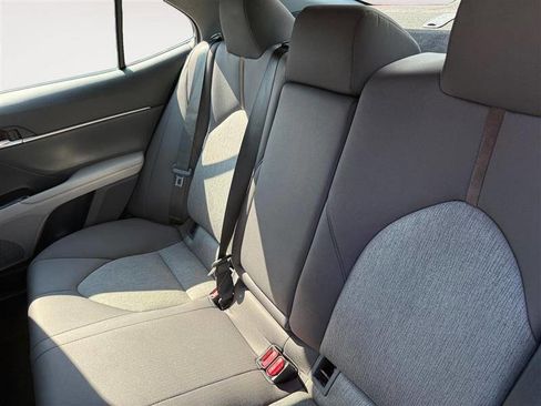 Used 2019 Toyota Camry LE image 13