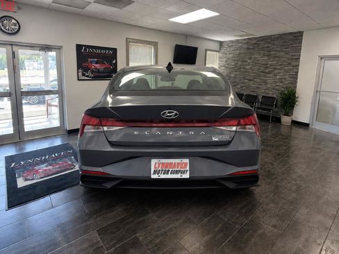 Used 2023 Hyundai Elantra SEL w/ Cargo Package FWD image 15