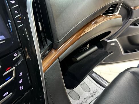 Used 2018 Cadillac Escalade Premium Luxury image 35