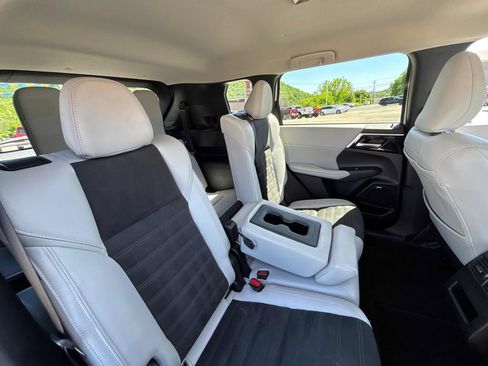 Used 2025 Mitsubishi Outlander SE AWD/4WD image 32