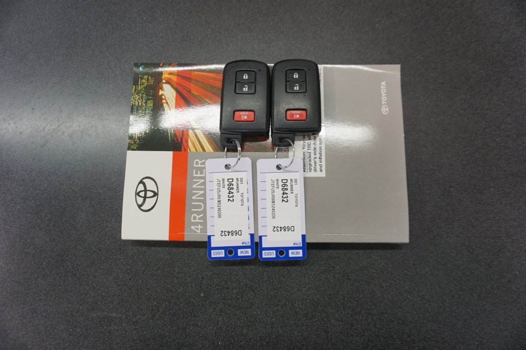 Used 2021 Toyota 4Runner SR5 Premium w/ Moonroof Package RWD image 19