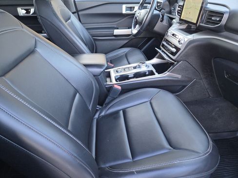 Used 2022 Ford Explorer XLT w/ Equipment Group 202A image 15
