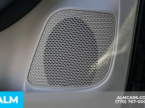 Used 2024 Chrysler Pacifica Touring-L image 51