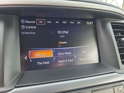 Used 2018 Nissan Pathfinder SL image 15