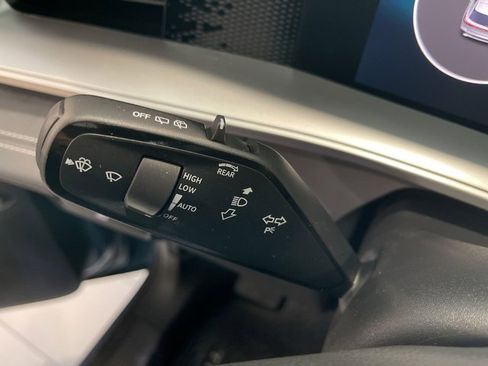 New 2026 Volkswagen Tiguan SE image 17