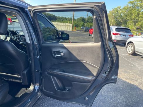 Used 2018 Jeep Compass Limited w/ Navigation Group FWD image 18