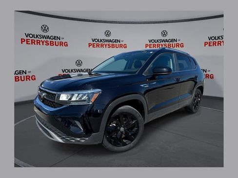 Certified 2023 Volkswagen Taos SE w/ Panoramic Sunroof Package AWD/4WD image 1
