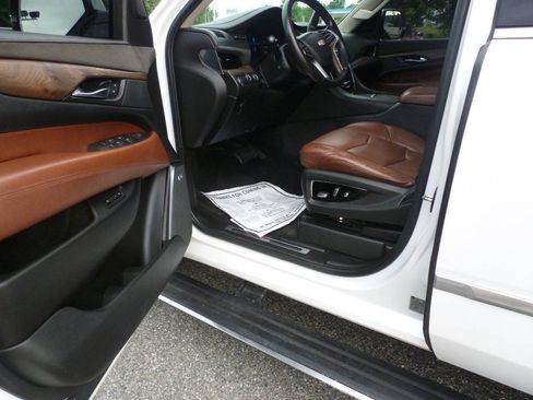 Used 2016 Cadillac Escalade Premium AWD/4WD image 22
