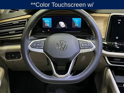 Used 2024 Volkswagen Atlas SE w/ Panoramic Sunroof Package AWD/4WD image 9