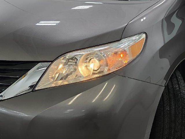 Used 2014 Toyota Sienna LE FWD image 29