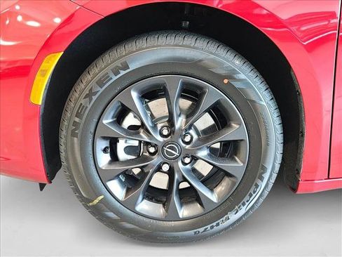 New 2025 Chrysler Pacifica Select w/ Fav Edition Package image 10