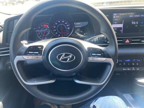 Used 2023 Hyundai Elantra SEL FWD image 13