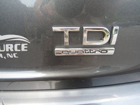 Used 2015 Audi Q7 TDI Premium Plus w/ Premium Plus Package AWD/4WD image 16