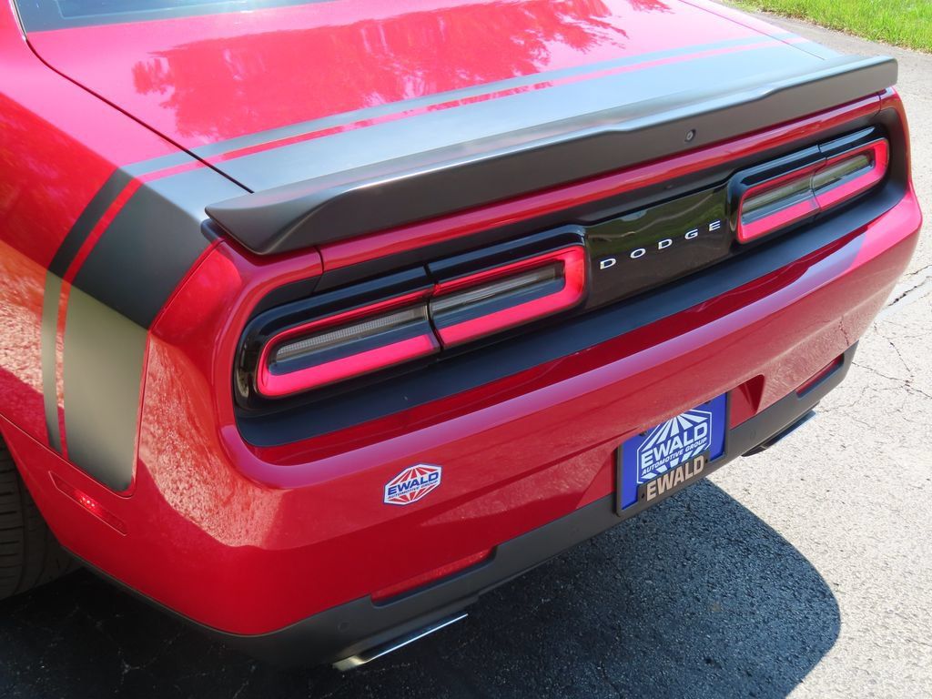 Used 2016 Dodge Challenger R/T Scat Pack w/ Leather Interior Group RWD image 23