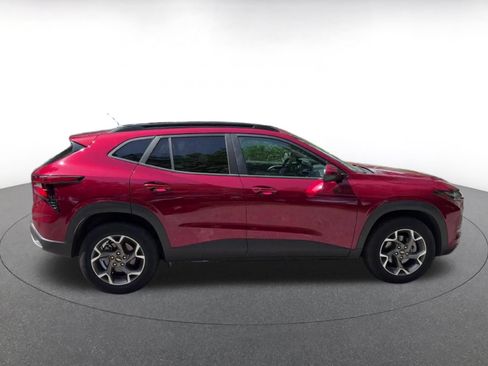 Used 2025 Chevrolet Trax LT w/ LT Convenience Package FWD image 16