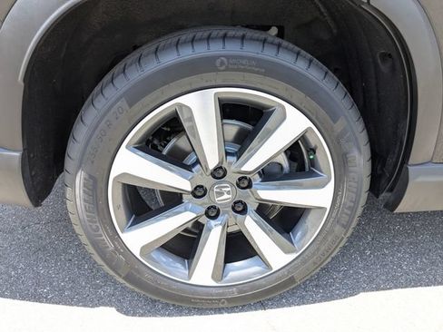 Certified 2024 Honda Pilot Touring image 12
